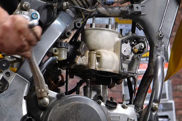 Engine cylinder prepared for maintenance